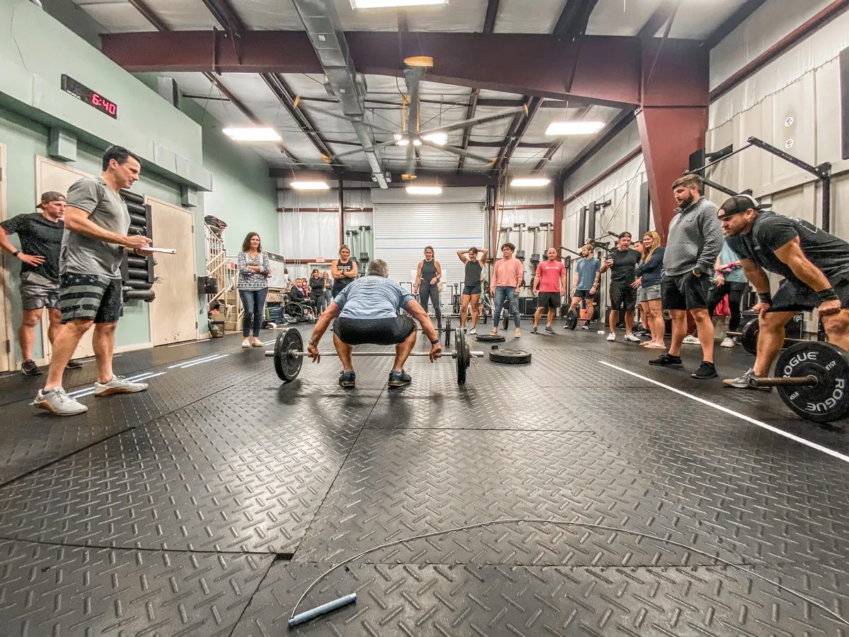 The whole gym cheering on a lifter